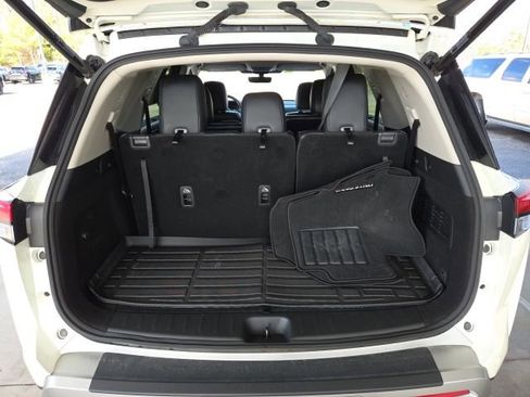 Used 2023 Nissan Pathfinder SL AWD/4WD image 28