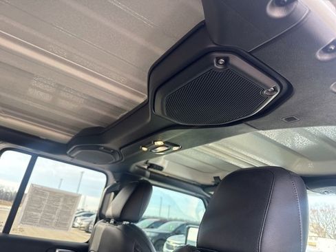 Used 2020 Jeep Wrangler Unlimited Sahara w/ Safety Group image 17