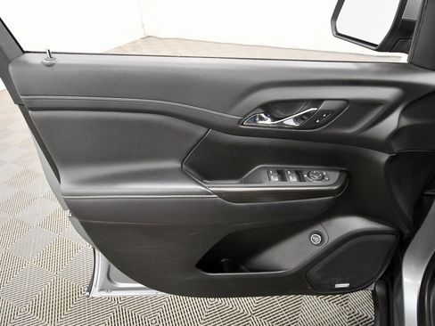 Used 2023 GMC Acadia SLT image 13