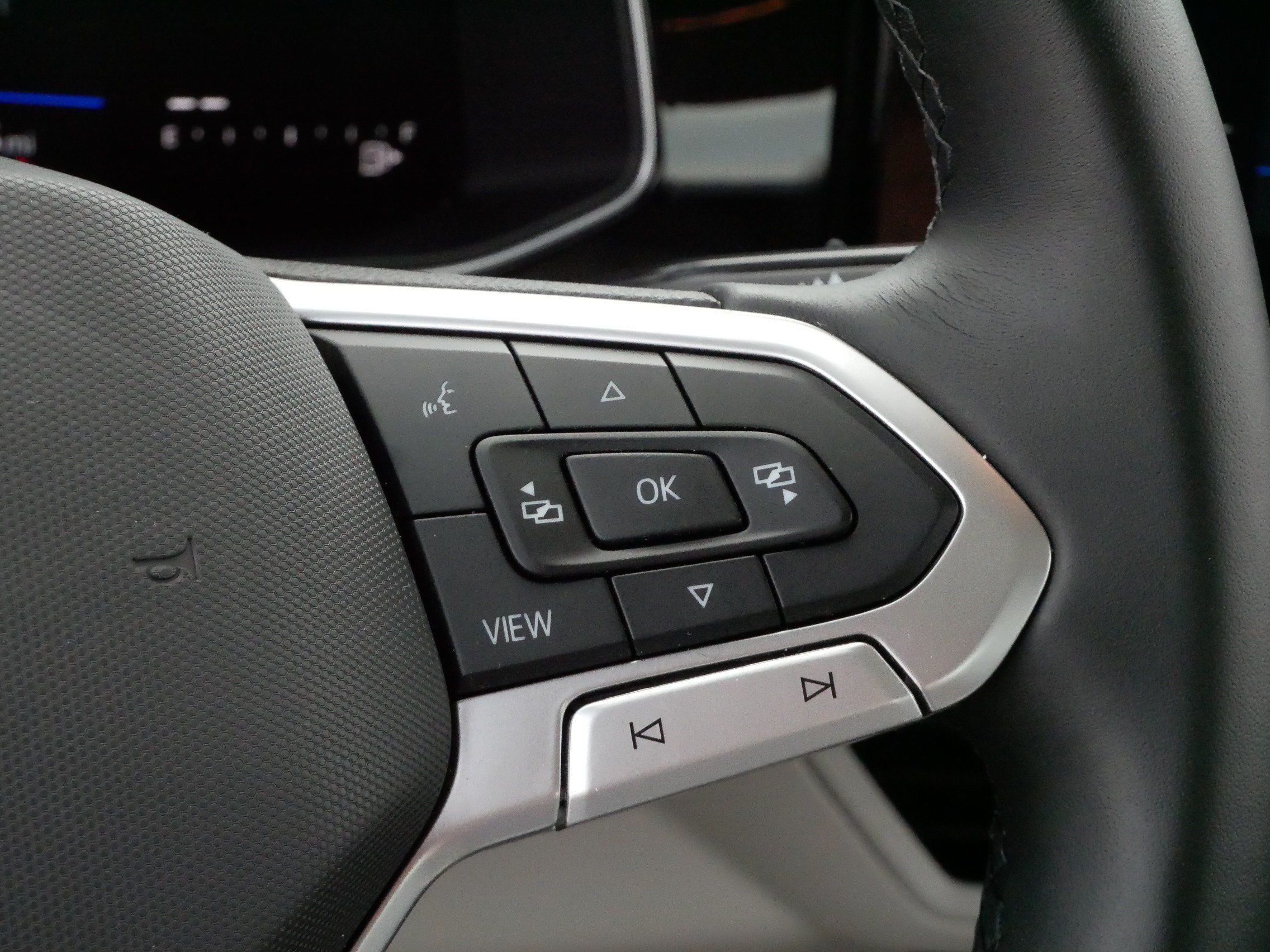 Certified 2025 Volkswagen Jetta SE w/ Sunroof Package FWD image 25