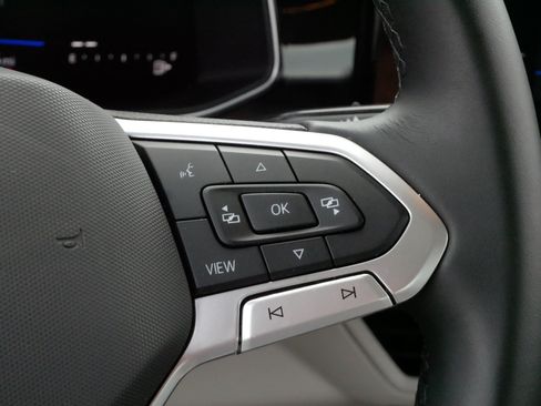 Used 2025 Volkswagen Jetta SE w/ Sunroof Package FWD image 25