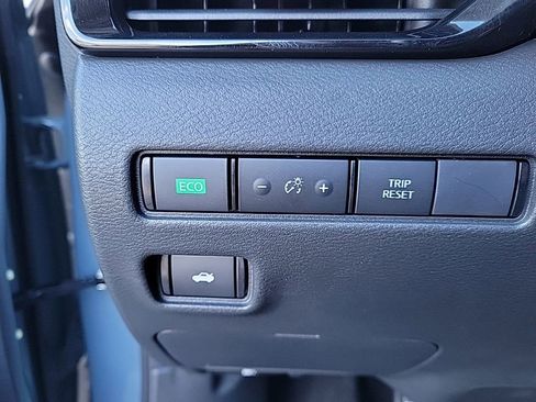 Used 2025 Nissan Sentra SV image 27