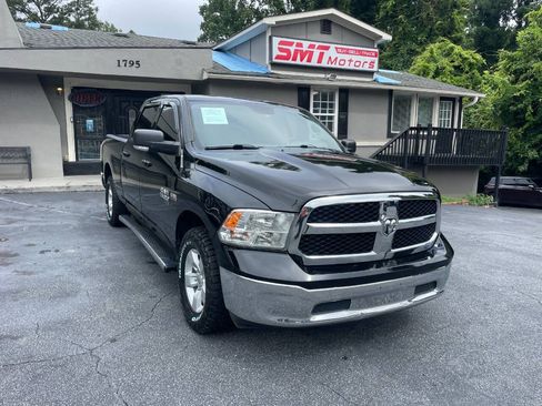 Used 2020 RAM 1500 Classic SLT w/ Luxury Group RWD image 4