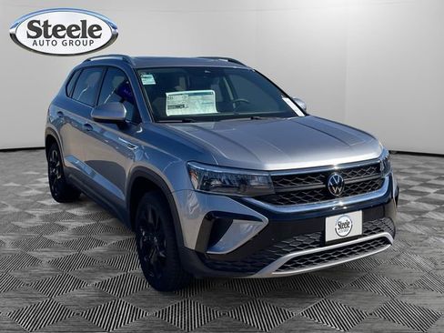 New 2024 Volkswagen Taos SE image 7