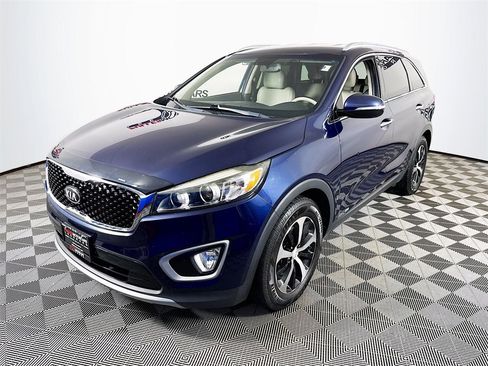 Used 2018 Kia Sorento EX image 3