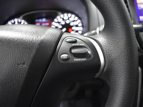 Used 2020 Nissan Pathfinder S AWD/4WD image 26