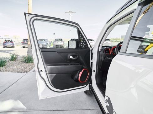 Used 2023 Jeep Renegade Trailhawk image 18