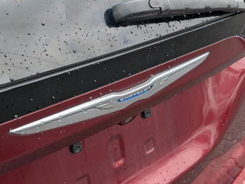 Used 2017 Chrysler Pacifica Touring-L image 23