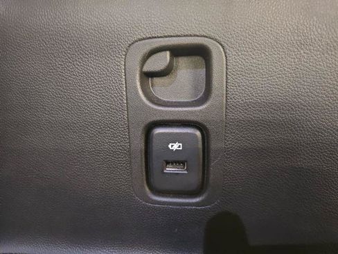Used 2019 Buick Enclave Essence FWD image 38