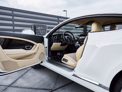 Used 2016 Bentley Continental GT image 26