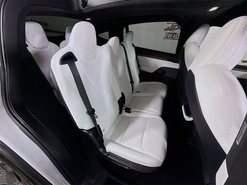 Used 2022 Tesla Model X image 29
