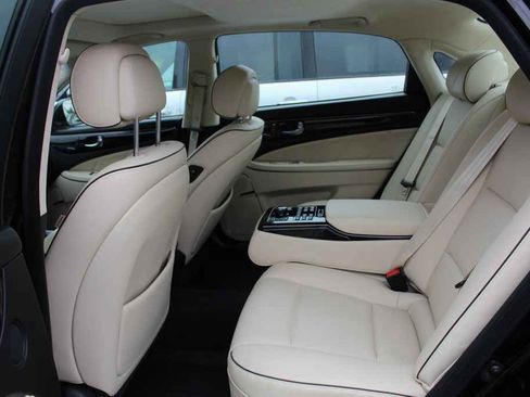 Used 2016 Hyundai Equus Signature image 25