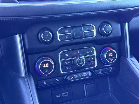 Used 2022 Chevrolet Tahoe Z71 w/ Luxury Package image 30