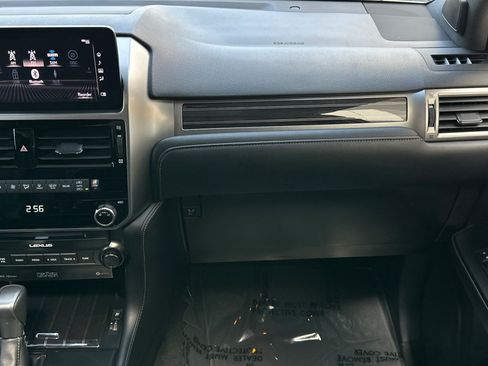 Used 2022 Lexus GX 460 Premium w/ Accessory Package AWD/4WD image 33