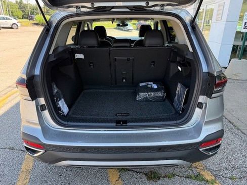 New 2025 Volkswagen Taos SE image 34
