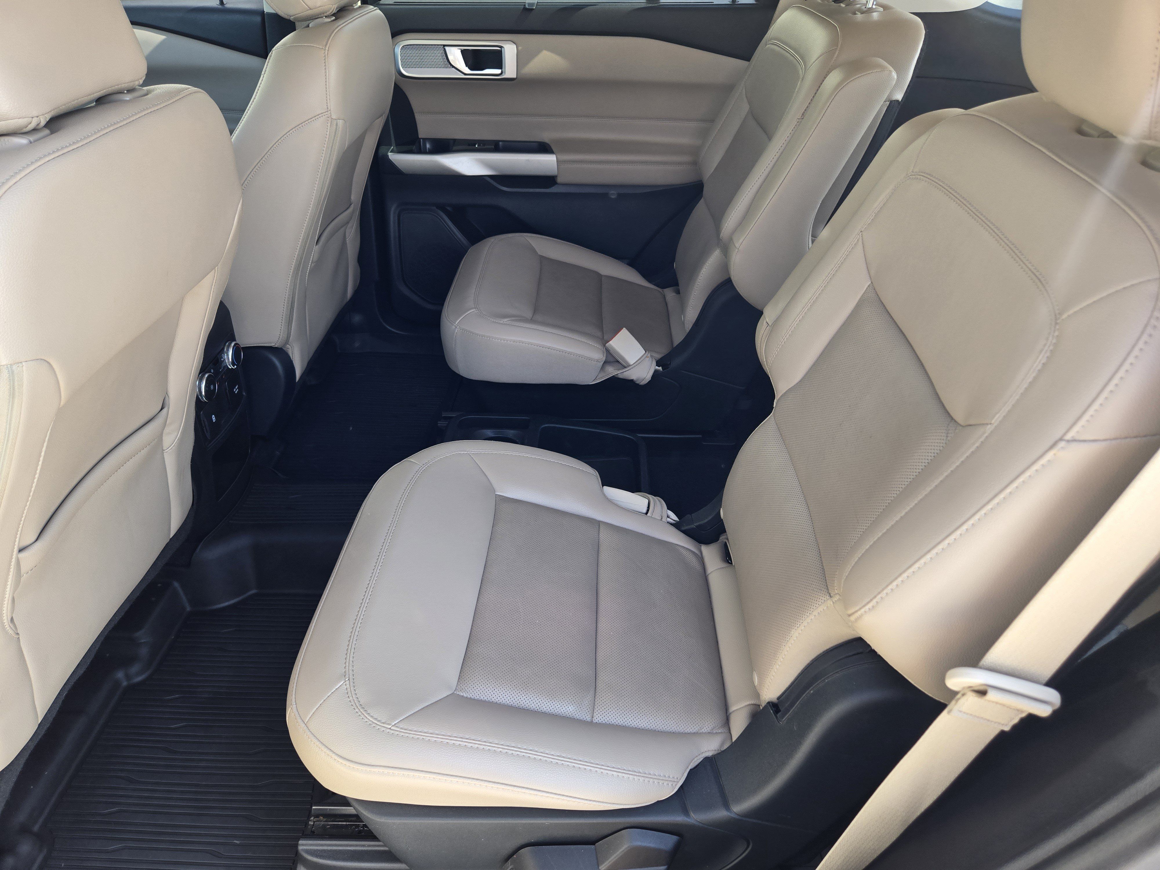 Used 2021 Ford Explorer Limited w/ Equipment Group 301A AWD/4WD image 30