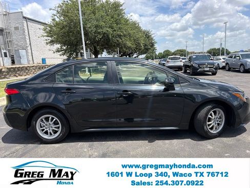 Used 2022 Toyota Corolla LE FWD image 2