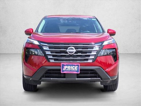 Used 2025 Nissan Rogue SV AWD/4WD image 2