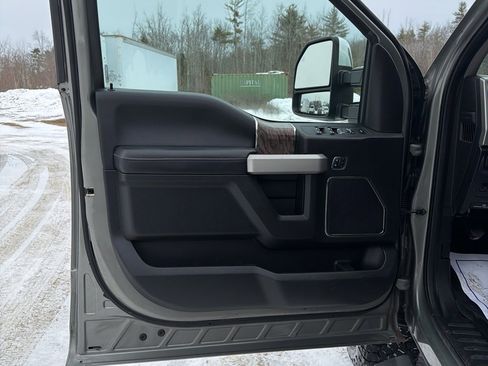 Certified 2019 Ford F350 Lariat w/ Lariat Ultimate Package image 14