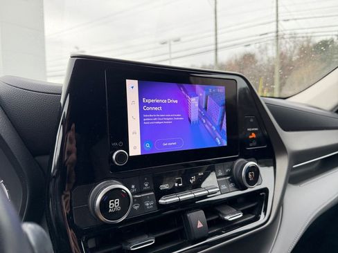 Used 2023 Toyota Highlander LE image 17