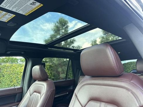 Used 2022 Ford Expedition Limited image 18