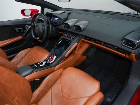 Used 2021 Lamborghini Huracan EVO image 28