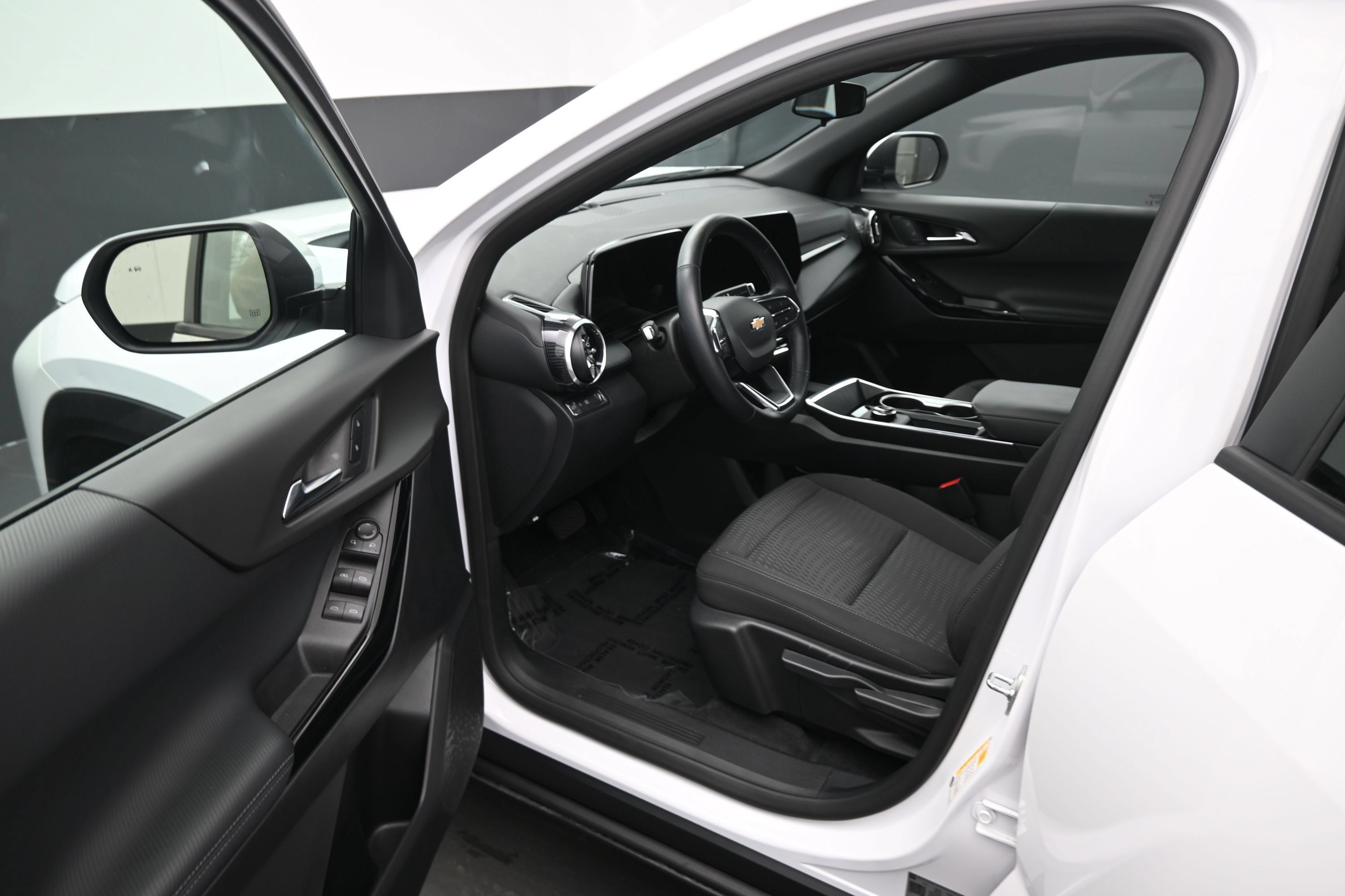 Used 2026 Chevrolet Equinox LT FWD image 12