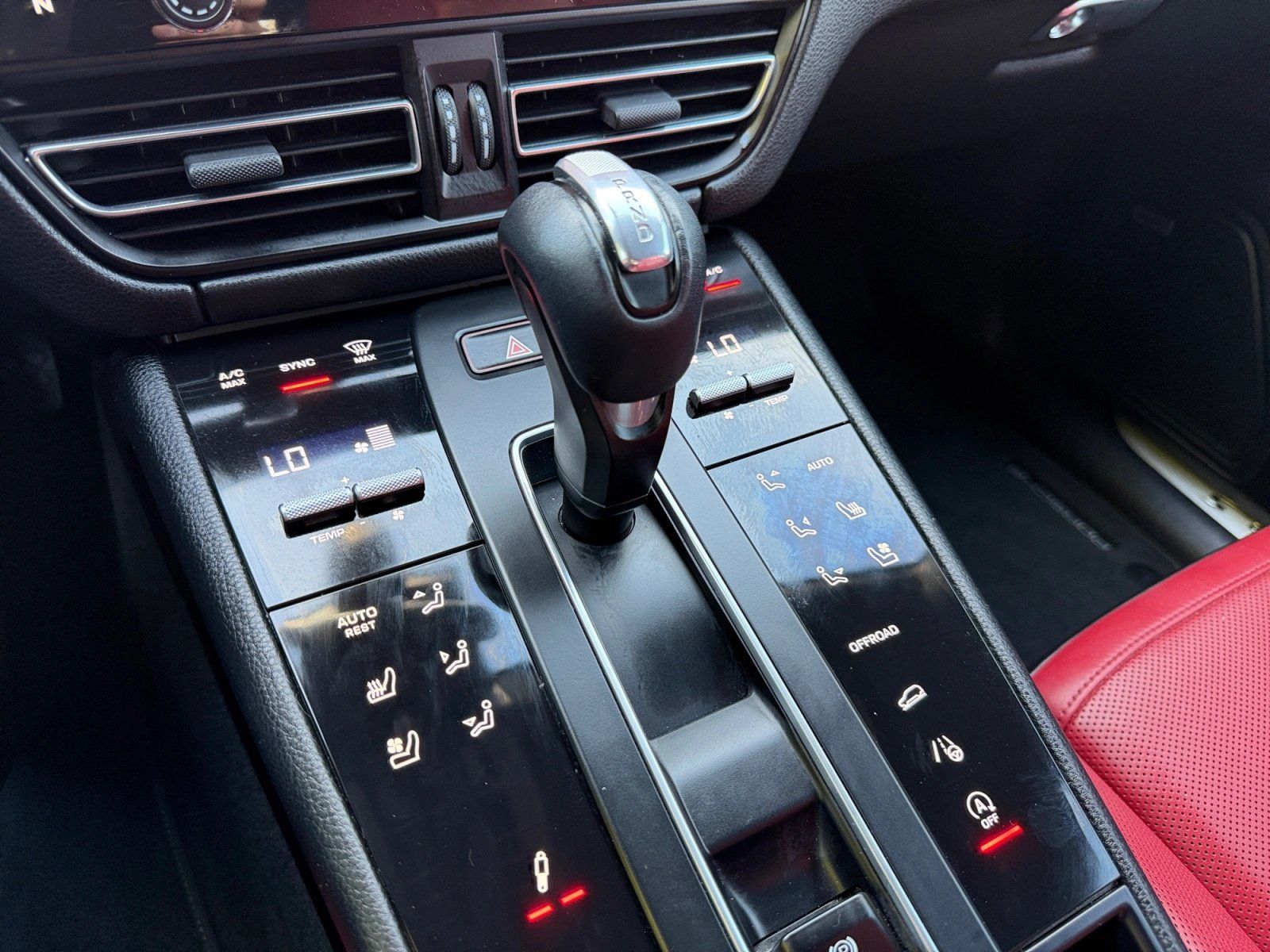 Used 2022 Porsche Macan S AWD/4WD image 18