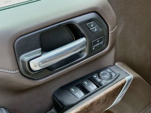 Used 2022 GMC Sierra 2500 Denali w/ Denali Black Diamond Edition AWD/4WD image 19