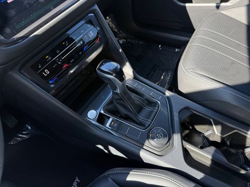 Used 2023 Volkswagen Tiguan SE image 13