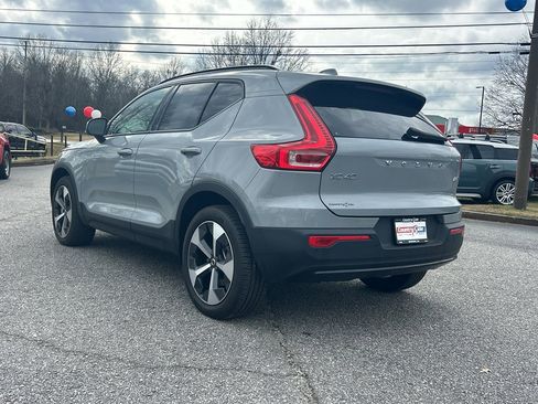 Used 2024 Volvo XC40 B5 Core image 7