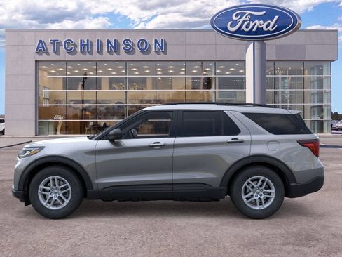 Used 2026 Ford Explorer Active AWD/4WD image 3