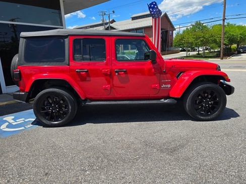 Used 2023 Jeep Wrangler Unlimited Sahara w/ Cold Weather Group AWD/4WD image 37