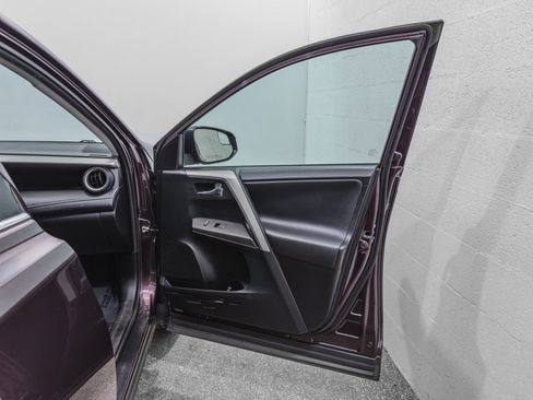 Used 2016 Toyota RAV4 XLE AWD/4WD image 20
