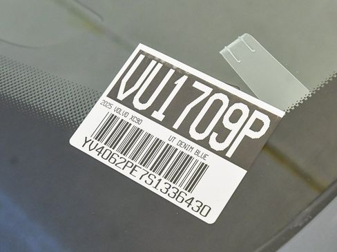 Certified 2025 Volvo XC90 B6 Ultra image 30