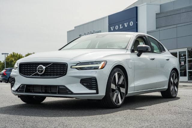 Used 2024 Volvo S60 T8 Plus w/ Climate Package AWD/4WD image 3
