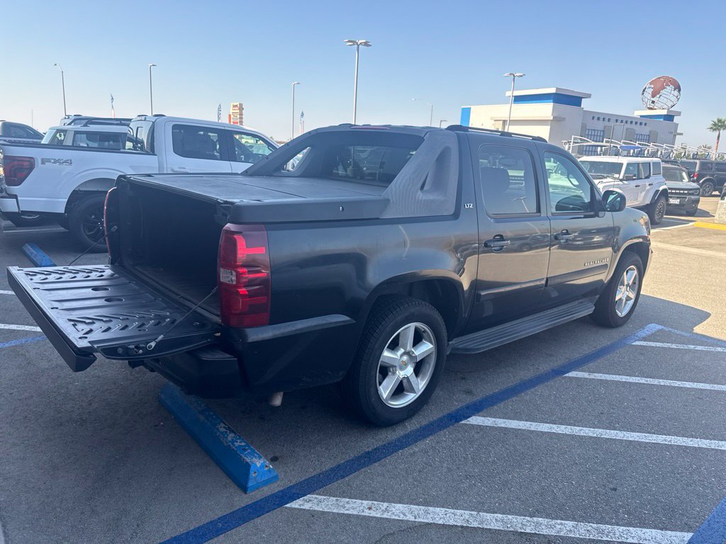 Used 2007 Chevrolet Avalanche LTZ w/ LTZ Preferred Equipment Group RWD image 6