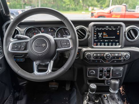 Used 2023 Jeep Wrangler Unlimited Sahara w/ Cold Weather Group AWD/4WD image 13