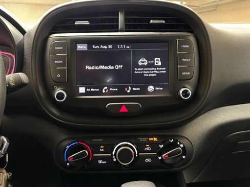 Used 2025 Kia Soul LX w/ LX Technology Package FWD image 14