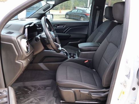 Used 2024 Chevrolet Colorado LT w/ LT Convenience Package image 10