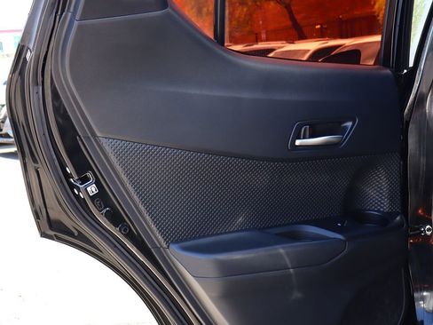 Used 2018 Toyota C-HR XLE FWD image 29