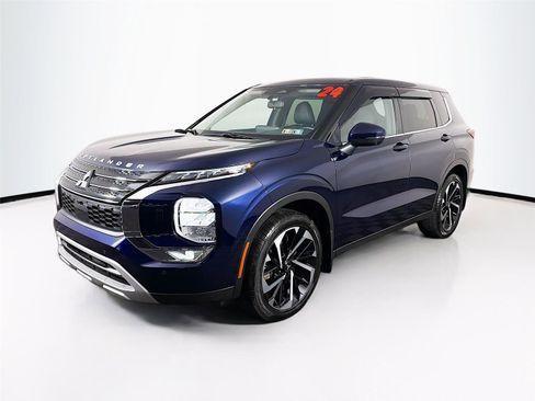 Used 2024 Mitsubishi Outlander SE image 3