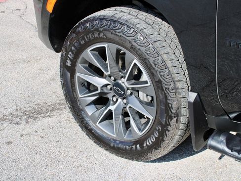 Used 2024 Chevrolet Tahoe Z71 w/ Off-Road Capability Package image 8