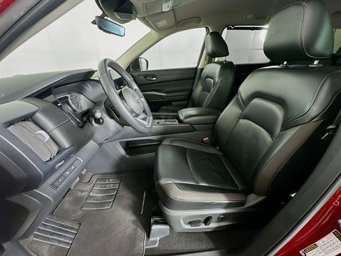 Used 2023 Nissan Pathfinder SL w/ Lighting Package (N92) FWD image 13