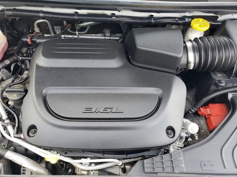Used 2023 Chrysler Pacifica Touring-L FWD image 30