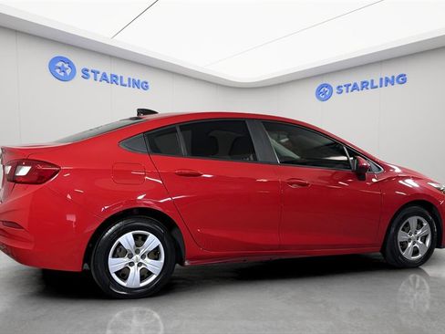 Used 2018 Chevrolet Cruze LS image 10