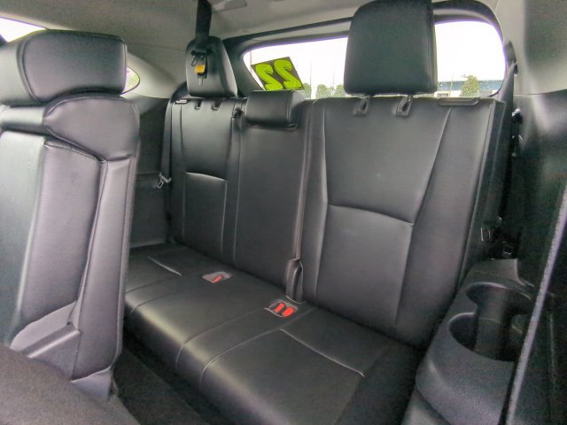 Used 2022 Toyota Highlander XLE FWD image 16