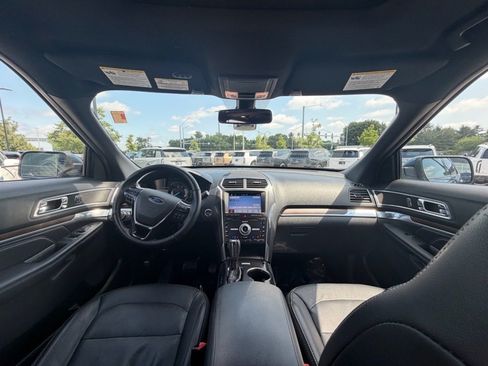 Used 2018 Ford Explorer Limited w/ Equipment Group 301A AWD/4WD image 10