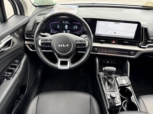 Used 2025 Kia Sportage EX FWD image 13