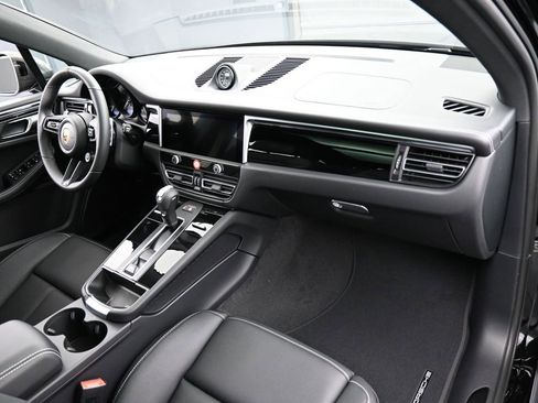 New 2026 Porsche Macan Turbo image 31